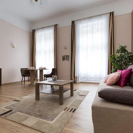 Bpm: Dob70 Classic In Downtown Apartment Budapest