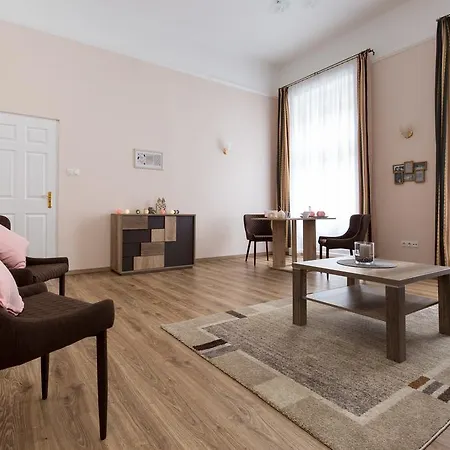 Apartment Bpm: Dob70 Classic In Downtown