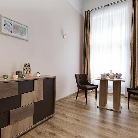 Apartment Bpm: Dob70 Classic In Downtown *