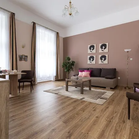 Bpm: Dob70 Classic In Downtown Apartment