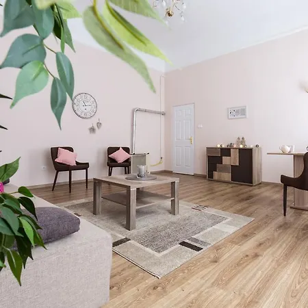 Bpm: Dob70 Classic In Downtown Apartment Budapest