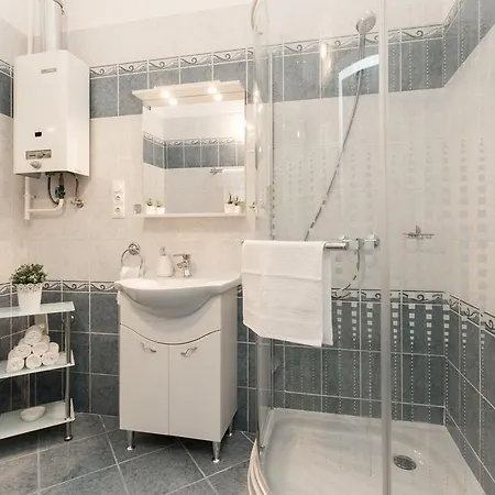 Bpm: Dob70 Classic In Downtown Apartment Budapest